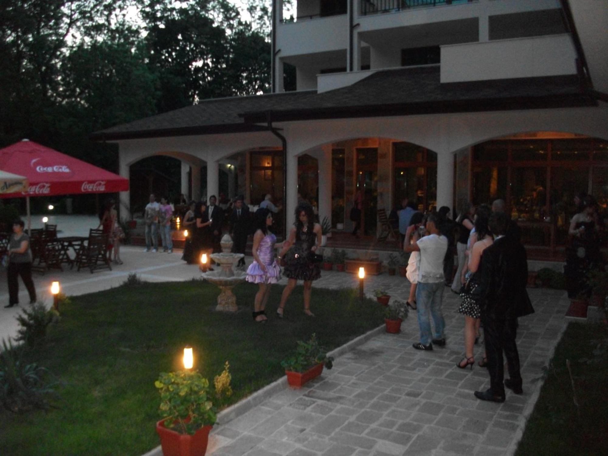Karnobat Hotel Park מראה חיצוני תמונה