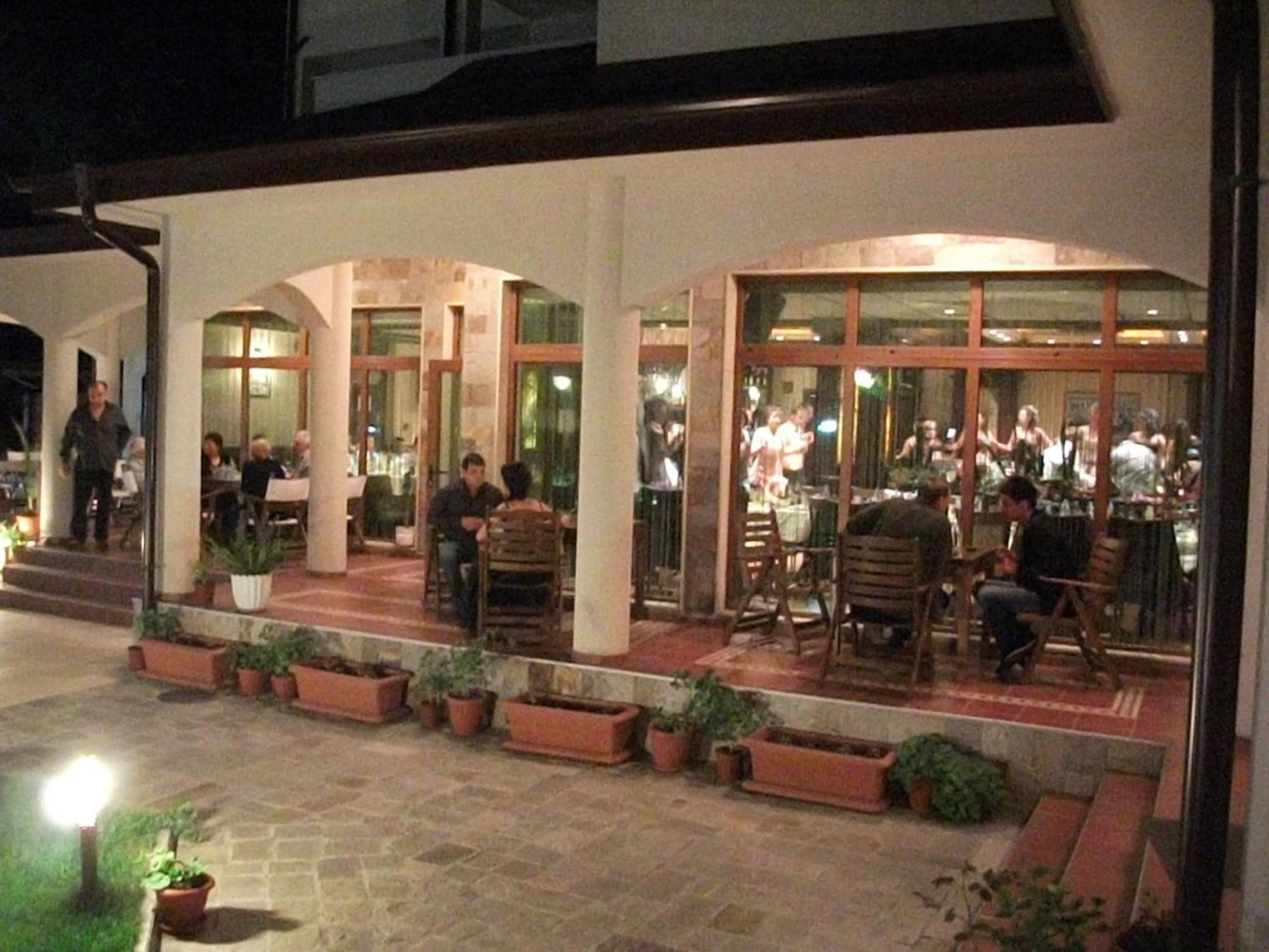 Karnobat Hotel Park מראה חיצוני תמונה