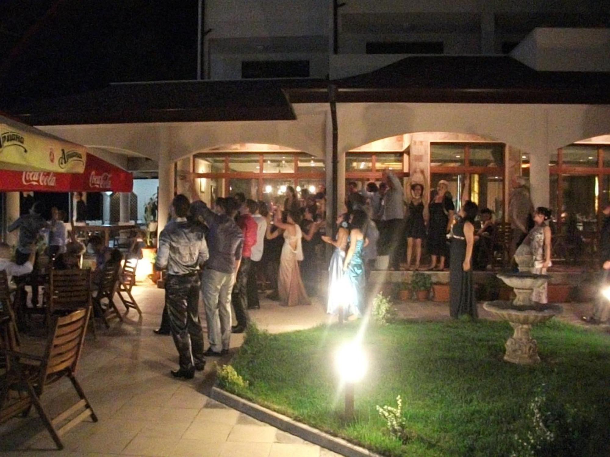 Karnobat Hotel Park מראה חיצוני תמונה
