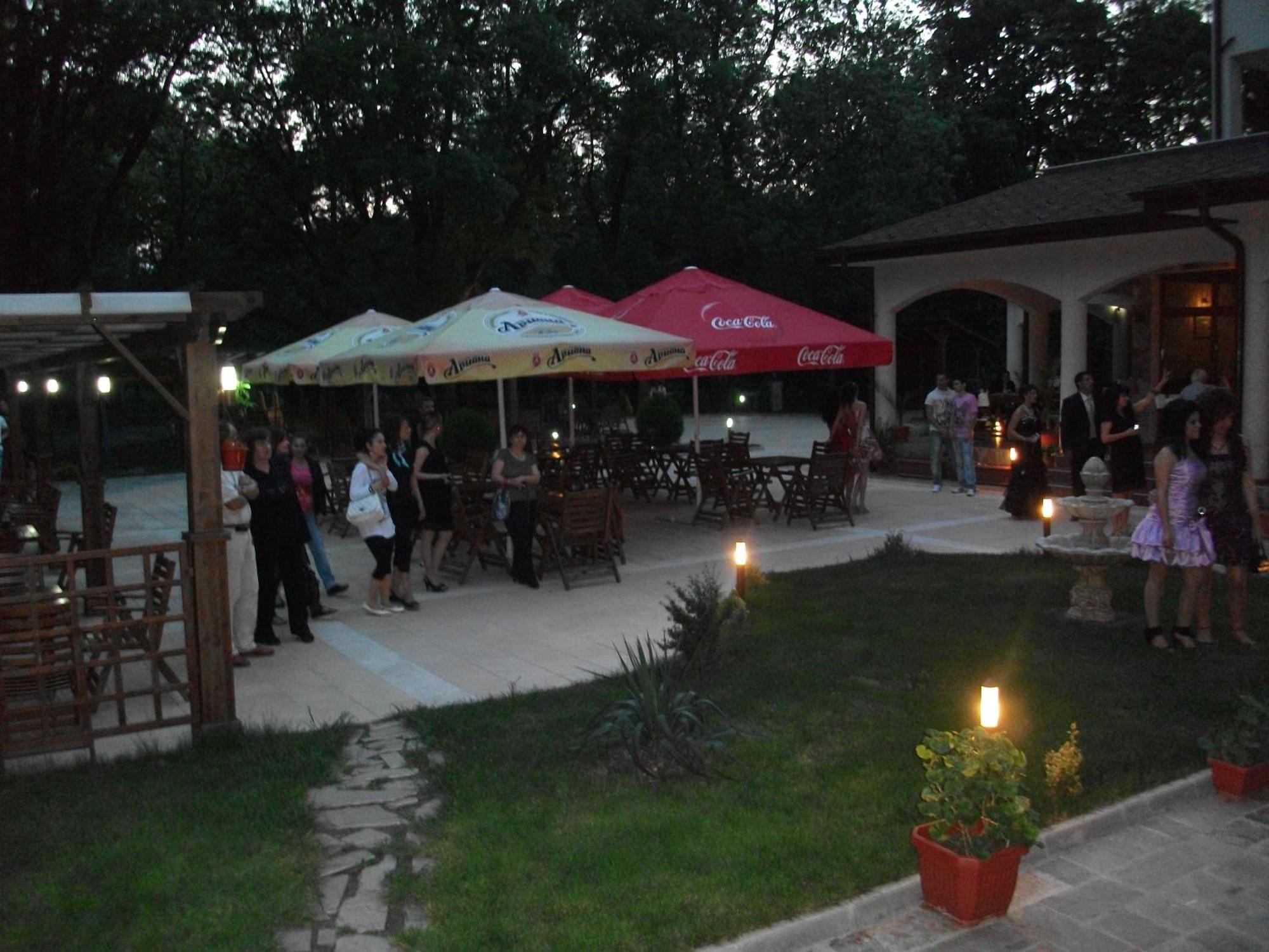 Karnobat Hotel Park מראה חיצוני תמונה