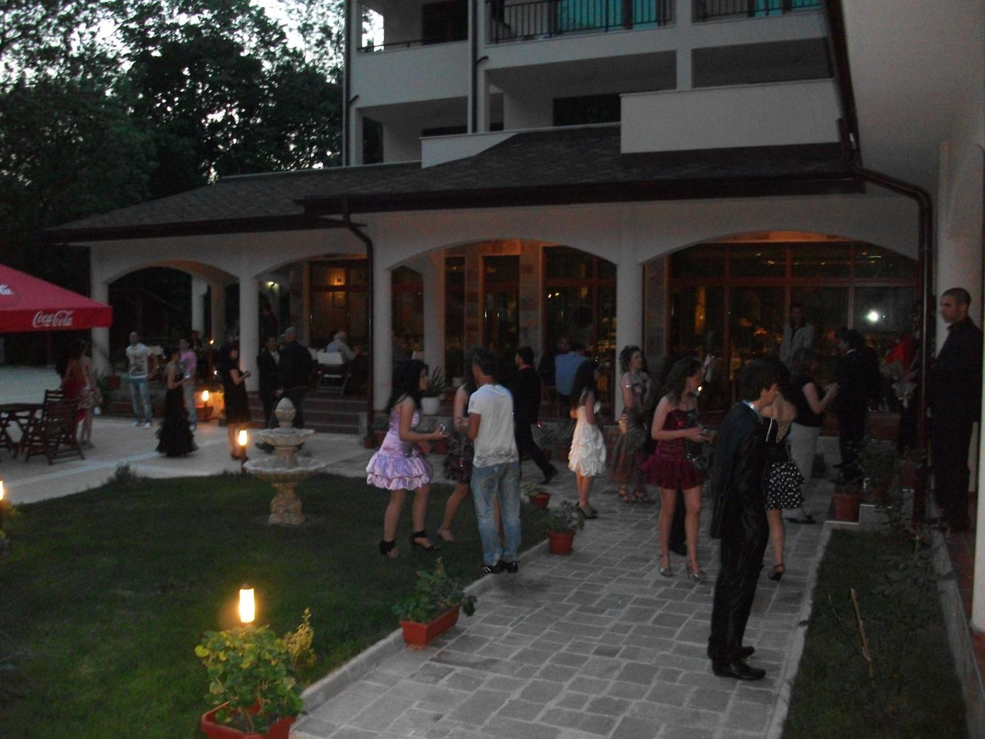 Karnobat Hotel Park מראה חיצוני תמונה
