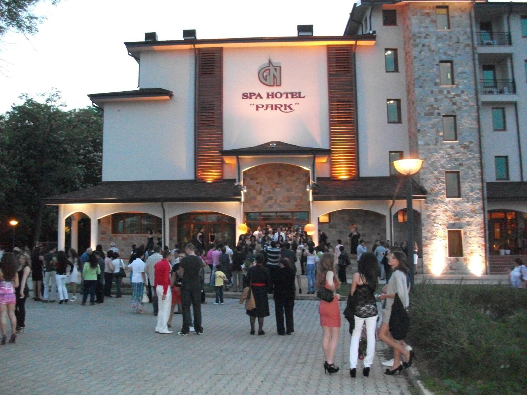 Karnobat Hotel Park מראה חיצוני תמונה