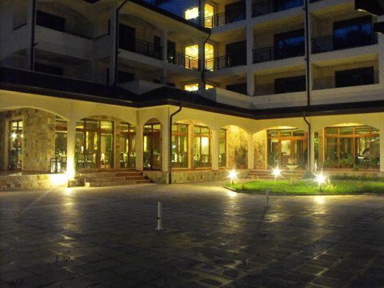 Karnobat Hotel Park מראה חיצוני תמונה