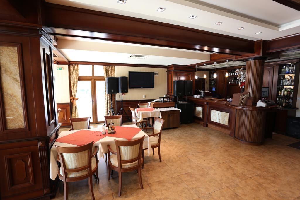 Karnobat Hotel Park מראה חיצוני תמונה