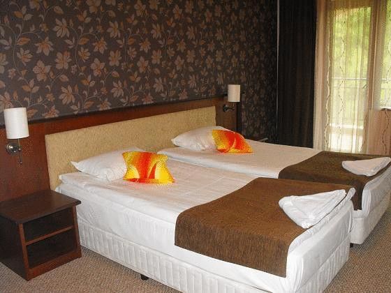 Karnobat Hotel Park מראה חיצוני תמונה
